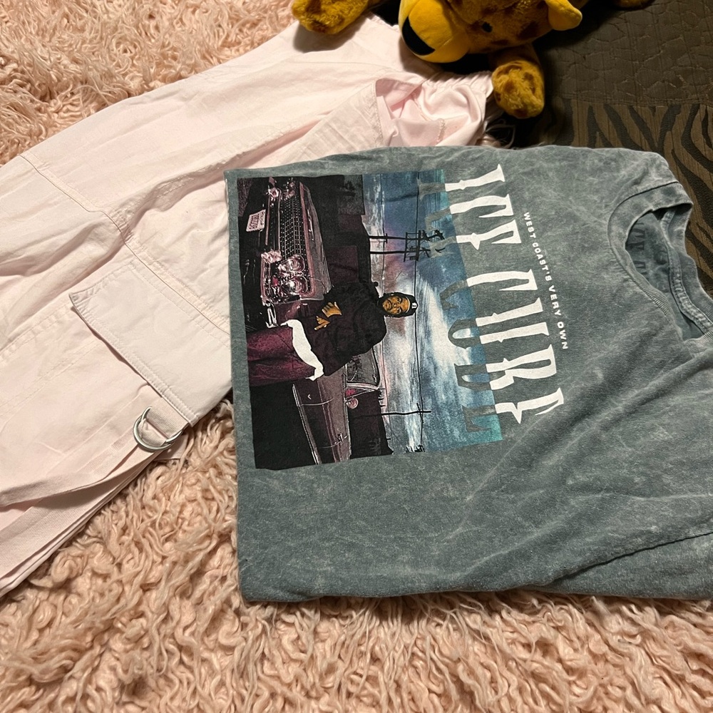 Lightweight Blush Cargo-Style Capris Pants